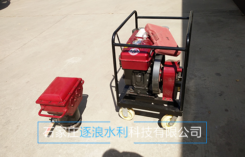  利用防汛氣動打樁機全力以赴，做好各個工地打樁需求